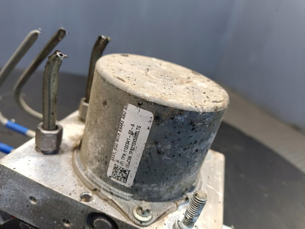 Tesla model 3 насос abs 1044745-00-b Оригинал