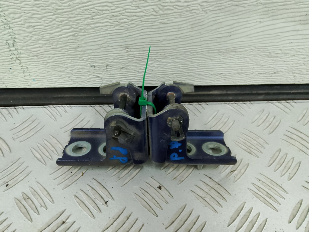 фото №1, Peugeot 208 3d i 1.2vti 2013 петлі двері правий перед праве передні