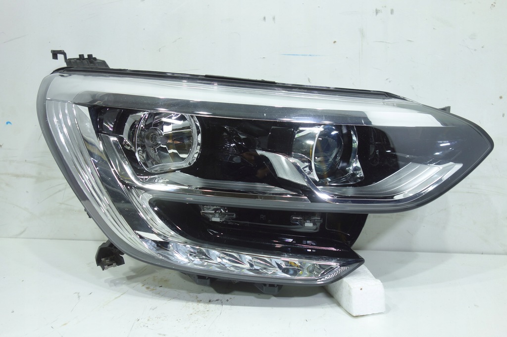 фото №1, Лампа перед правая renault megane iv 15- 260100506r