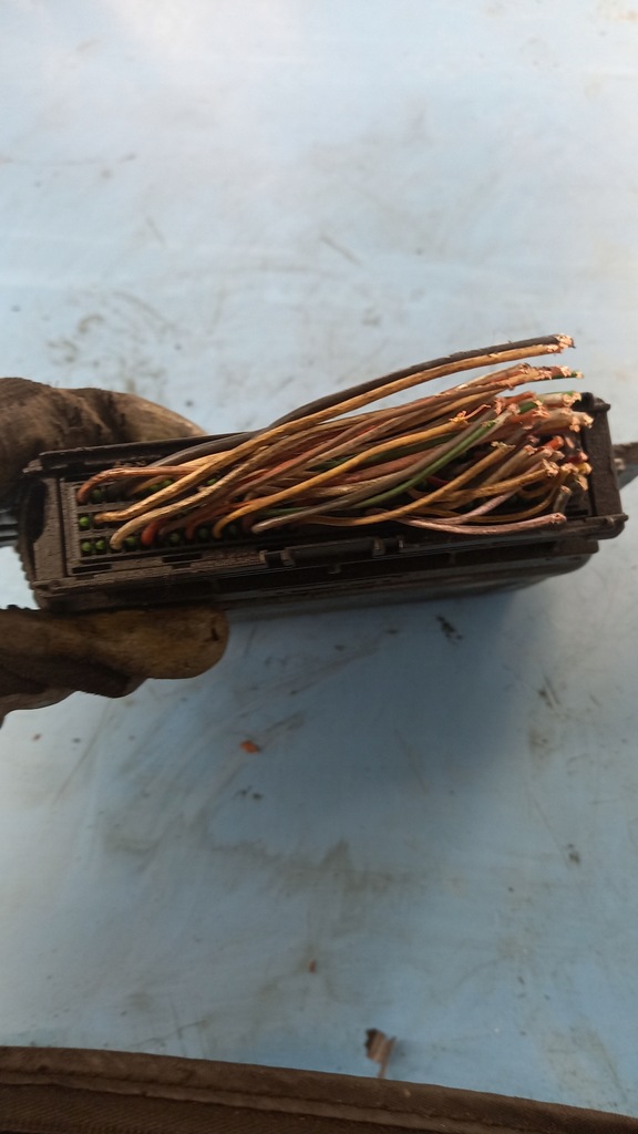 фото №3, Бортовой компьютер двигателя renault clio ii 01r 1.2b