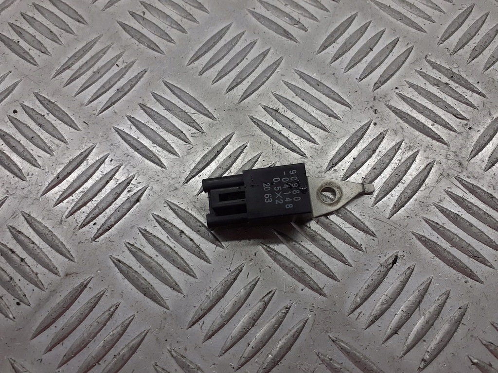 фото №1, Конденсатор toyota yaris i 1.0 90980-04148