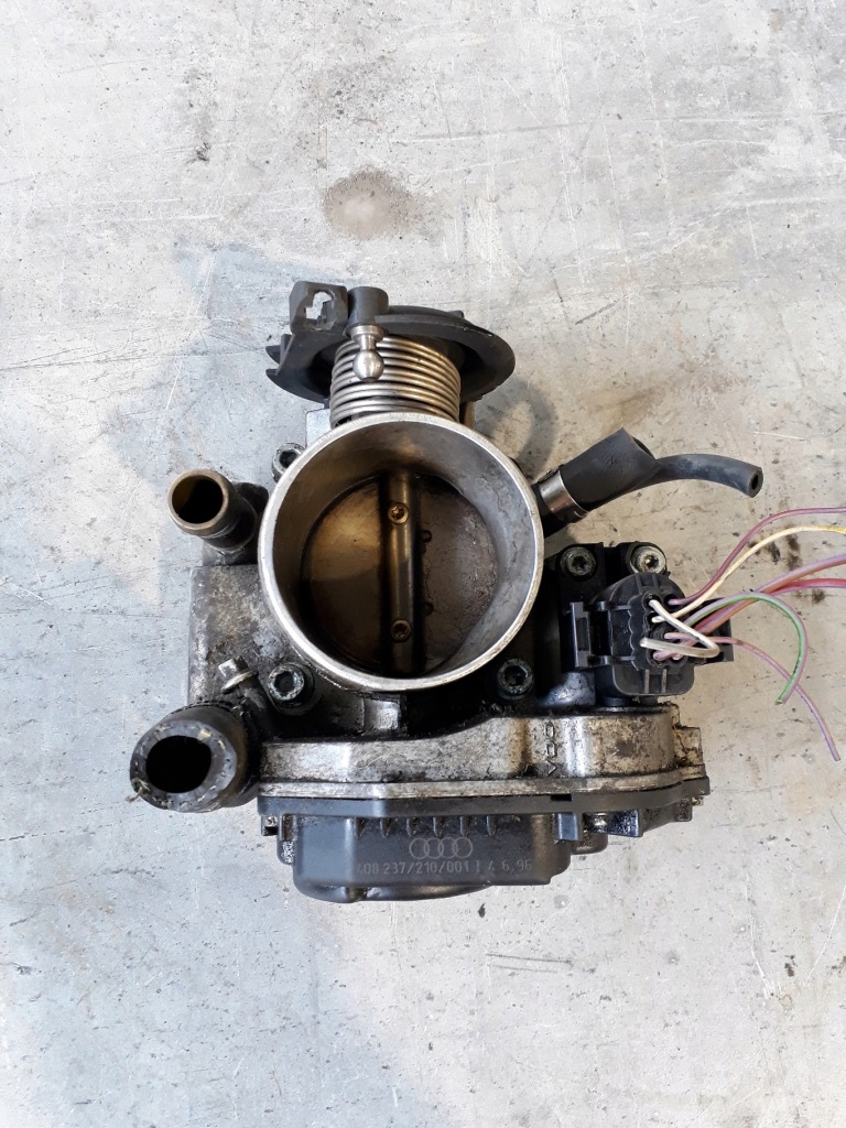 фото №1, Дроссельная заслонка 408237210001 audi a4 b5 18
