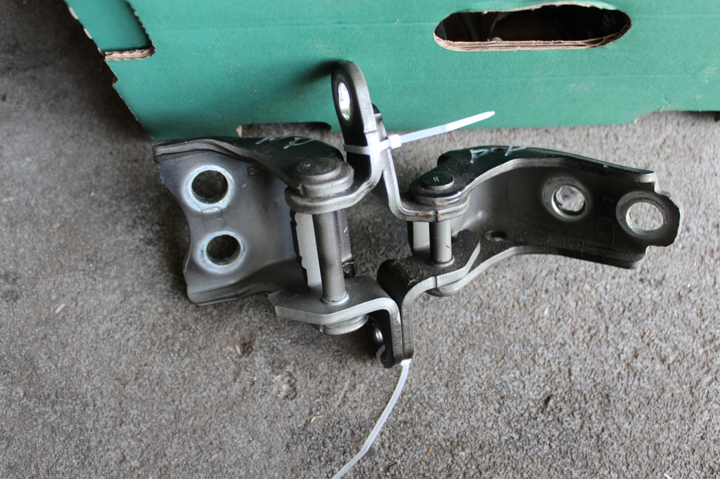 фото №1, Honda civic ix 12-.. nh731p петли дверь правый перед комплект