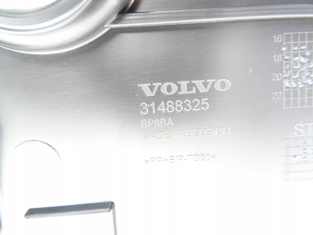 фото №3, Volvo xc40 спойлер na кришка спойлер nowa