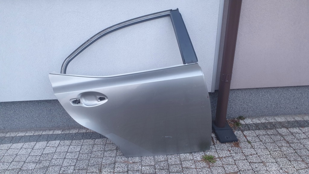 Купить Lexus is 3 3 2013- дверь задняя правое  задняя правый