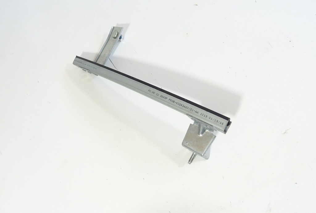 фото №1, 2015+ mustang направляющая стекло прокладка дверь