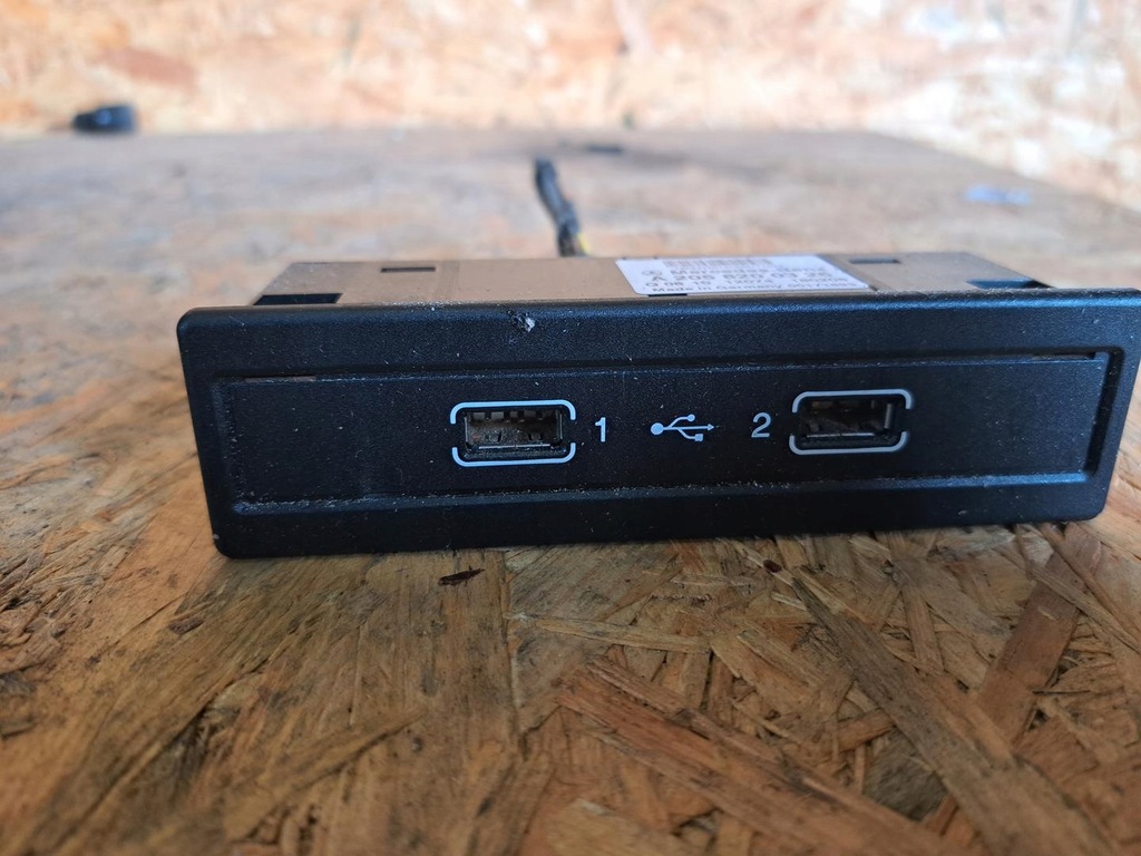 фото №1, Mercedes w213 w205 port usb 2058200326