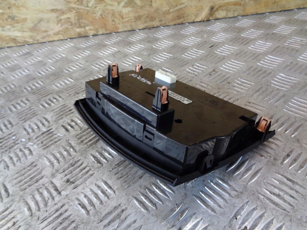 фото №6, Панель обдув кондиционера suzuki kizashi 09- eur