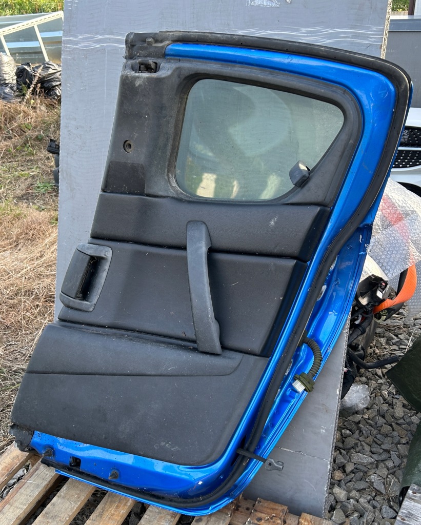 Дверь правое  задняя задняя mazda rx8 коплектная Киев