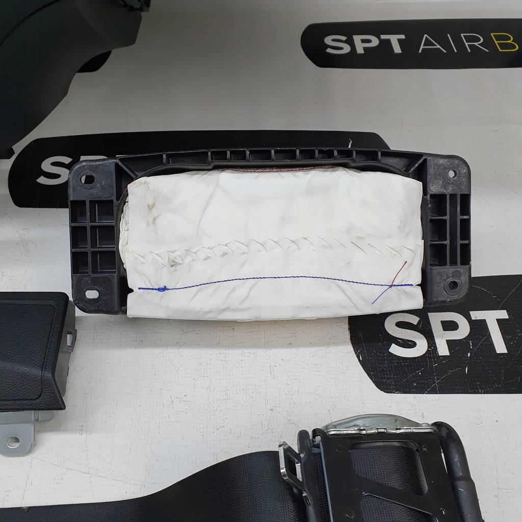 фото №10, Оригінальна консоль середня mercedes-benz a w176