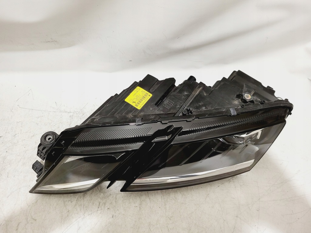 Skoda octavia 3 рестайлинг  фара led правая левая перед Оригинал