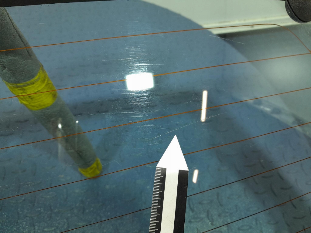 Toyota aygo 1 стекло задняя крышка багажника Оригинал