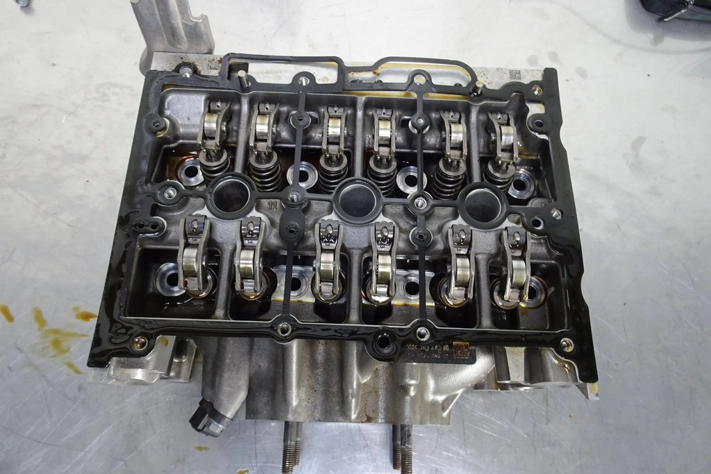 фото №8, Vw taigo 1.0 tsi - головка вали 05c103404c