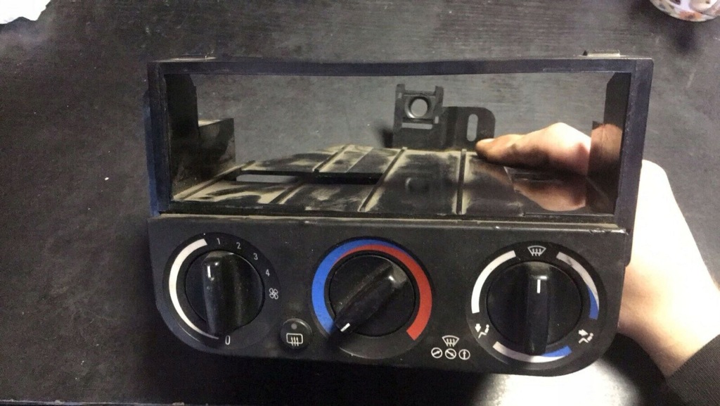 фото №1, Панель кондиционера bmw 3 e36 1393870