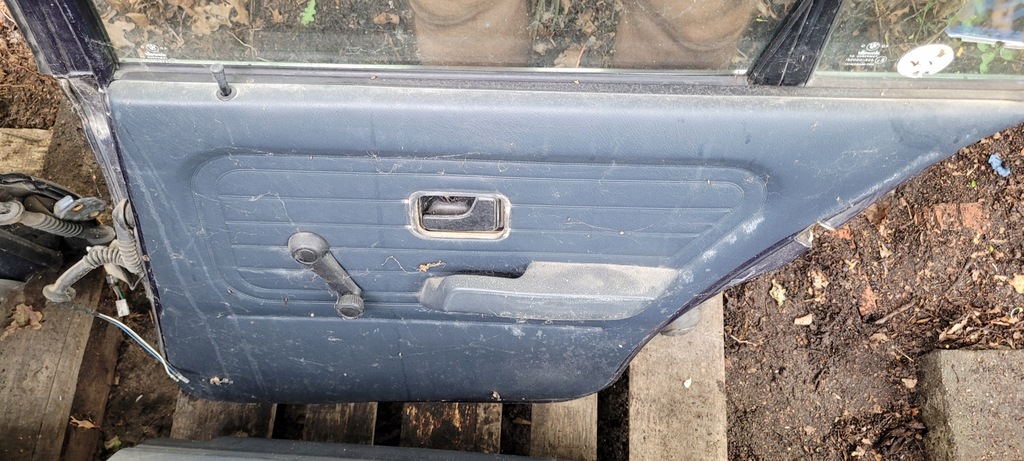 фото №7, Дверь правое задние bmw e30 sedan wgięte