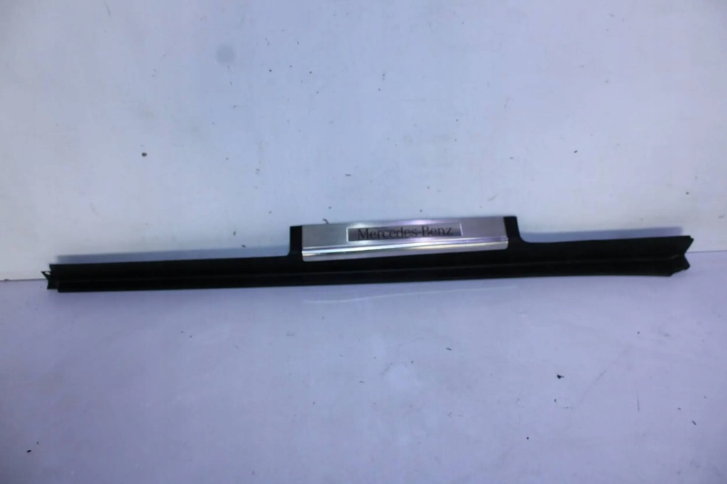 фото №1, Молдинг порог накладка порог правая перед передняя mercedes w251