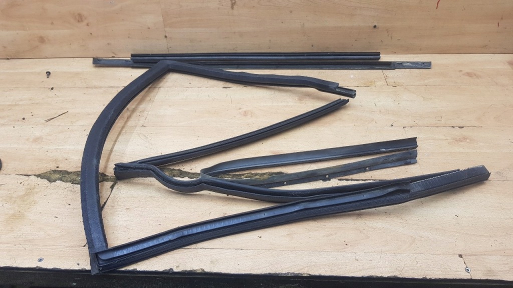 фото №1, Ущільнювачі скло двері задня праве kpl fiat ulysse ii