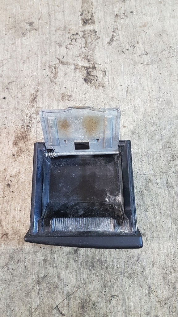 фото №1, Пепельница mitsubishi carisma