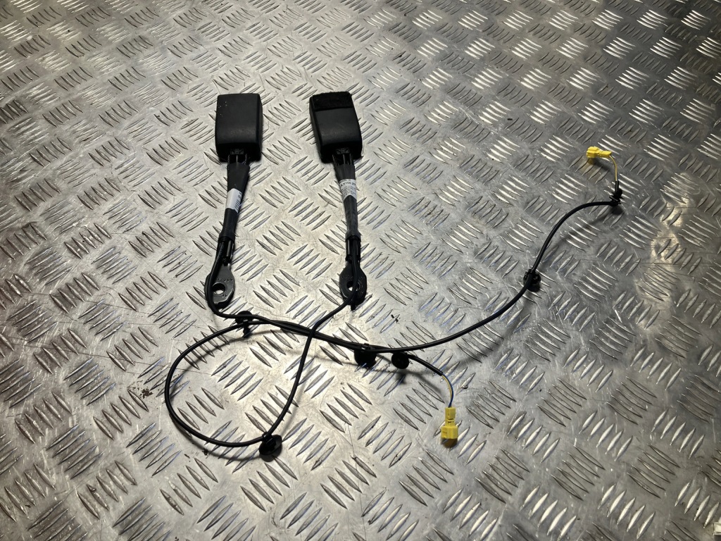 Купити Кліпса поперечина безпеки mercedes gla x156