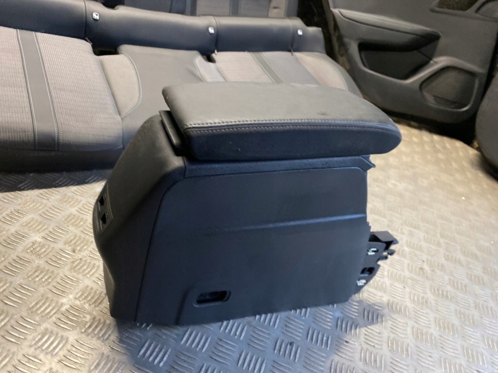 фото №8, Сидіння, заднє сидіння, комплект peugeot 2008 ii 2021 панель двері підлокітник