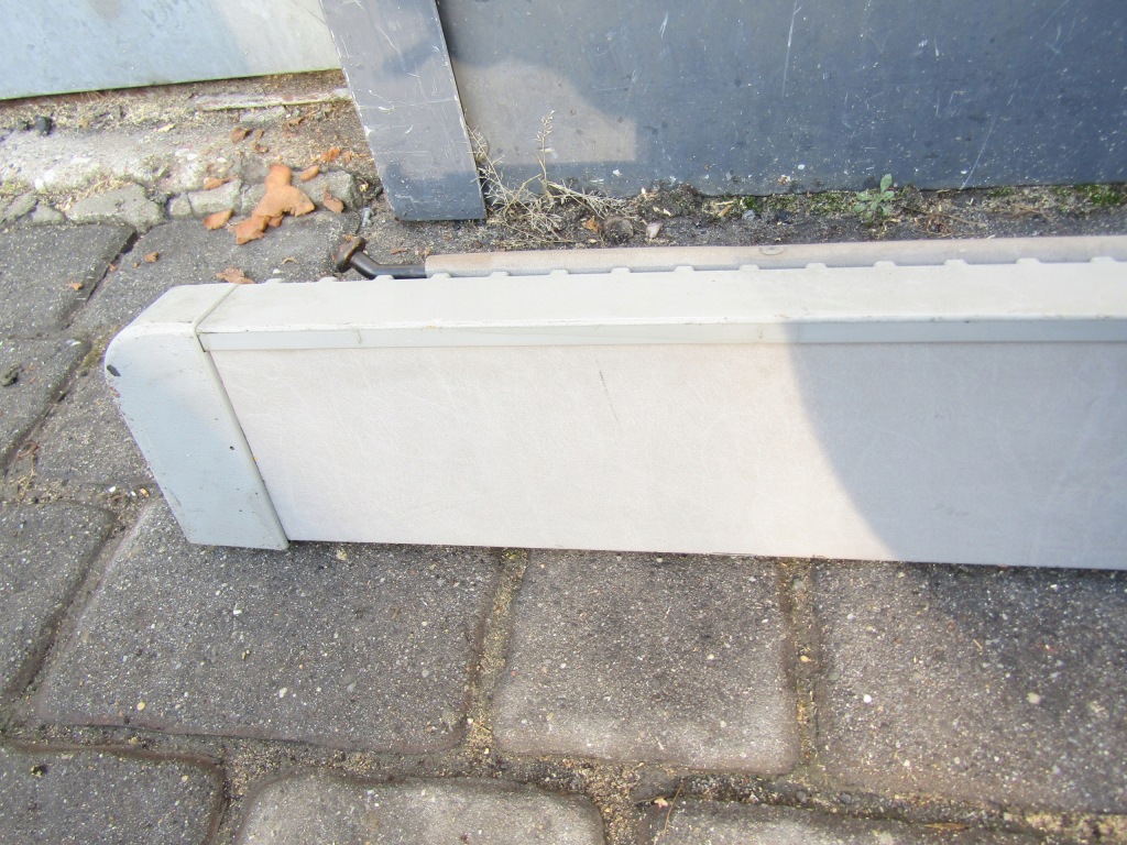 Купить 8 mercedes w124 универсал шторка багажника серая