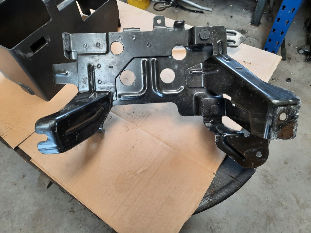 Insignia b 2 2.0 кронштейн основание корпус аккумулятор 19r. Киев