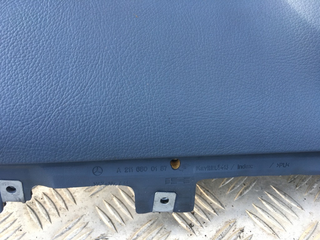 Mercedes e w211 панель  защита pod руль nieb Недорого