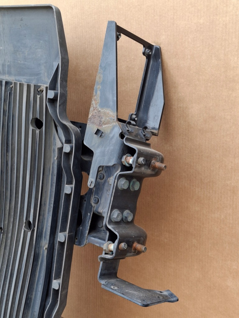 фото №8, Man tgx e6 euro 6 5 крила правий перед кронштейн кріплення молдинг