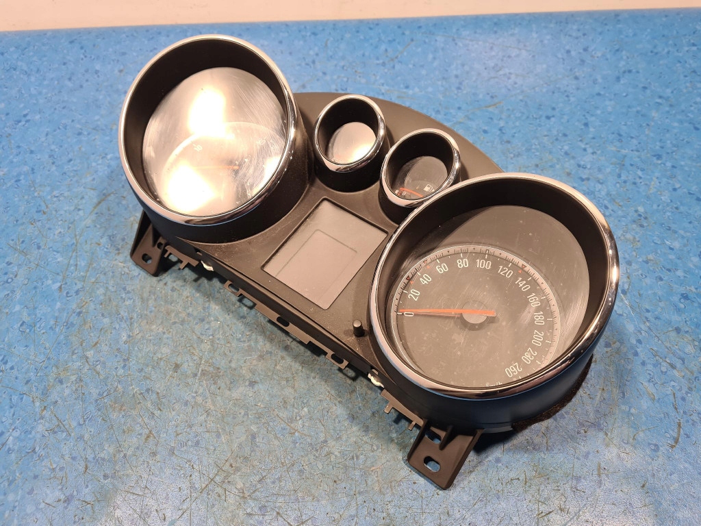 Opel astra j 1.7 cdti панель 13356298 Киев