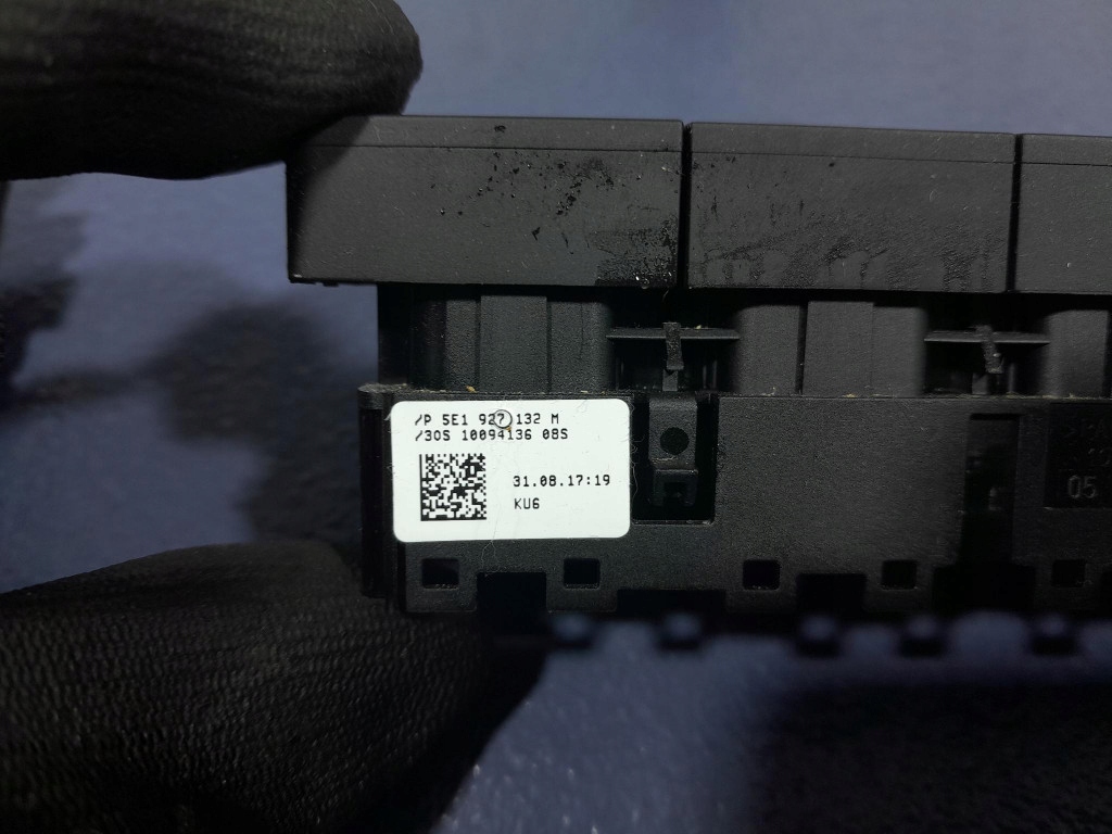 Skoda octavia iii lift защита пластиковая рычаг передач 1021756-ll Цена