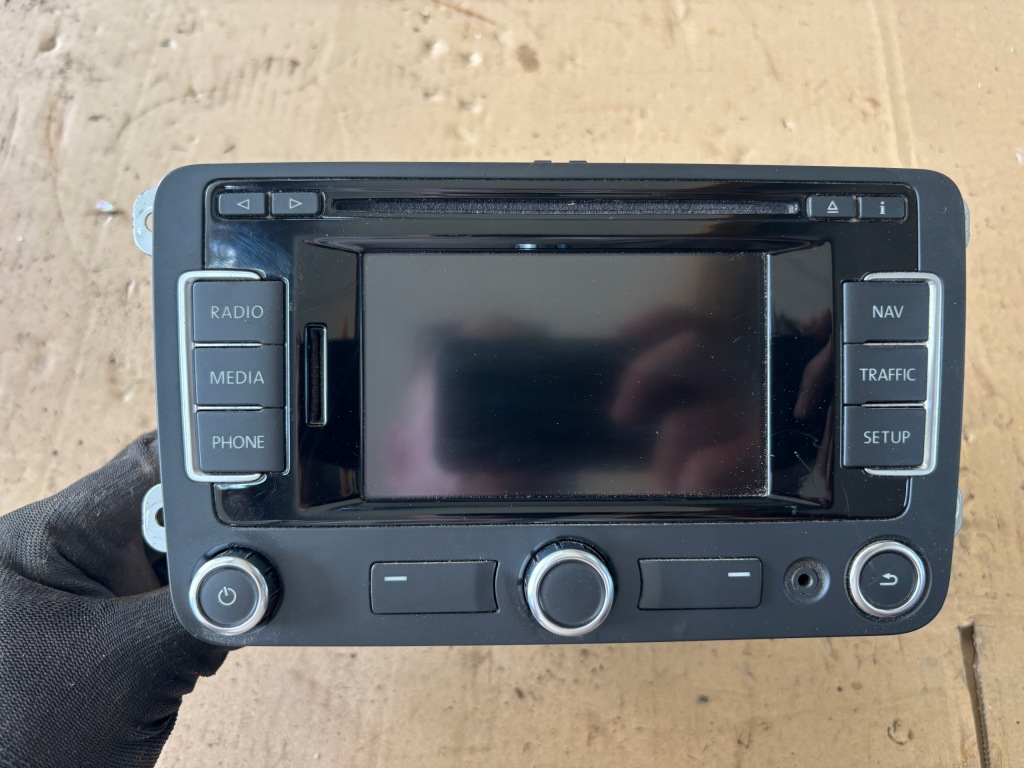 фото №1, Volkswagen passat b7 радио радиопроигрыватель навигация europa 3c8035279q