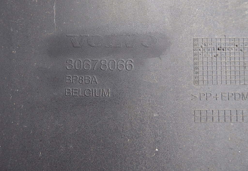 Volvo v50 бампер задняя задний цвет 019 чёрный 30678066 Цена