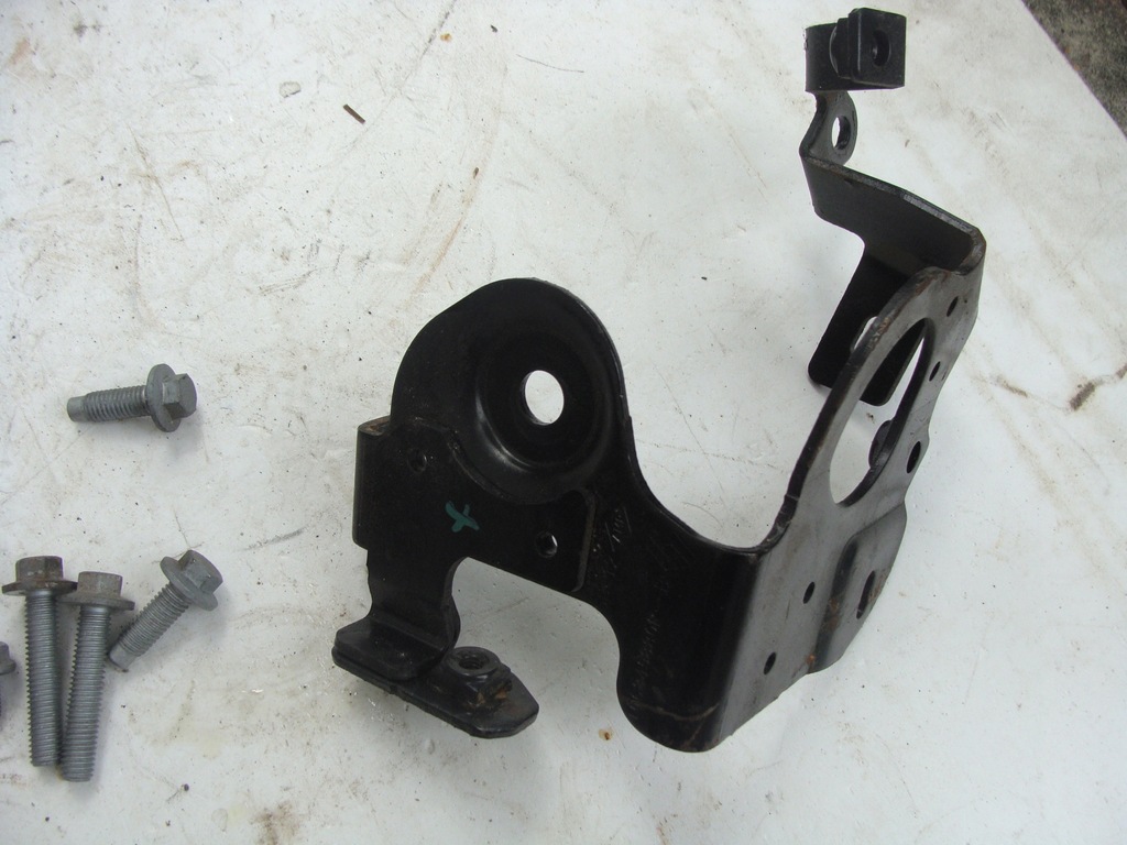 фото №4, Кронштейн насоса впрыска renault clio iv captur kangoo ii 1.5 dci