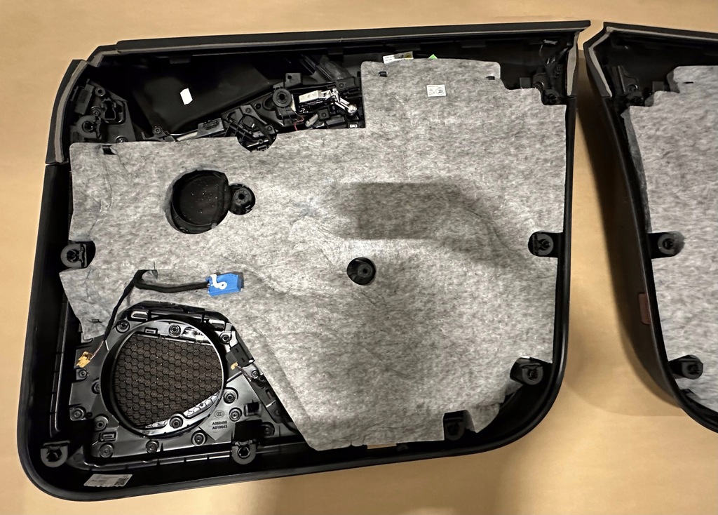 фото №10, Audi e-tron обшивки двері перед/зад alcantara білий nić bang&olufsen uk