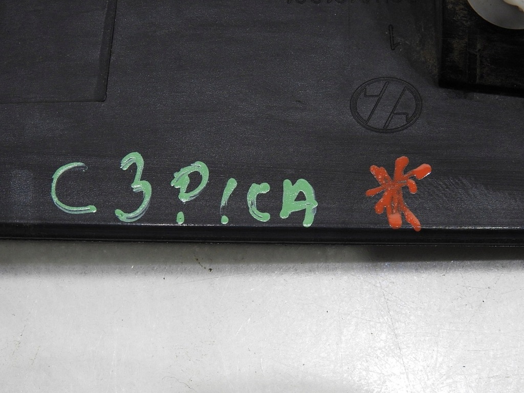 фото №7, Молдинг накладка крышки задняя citroen c3 picasso