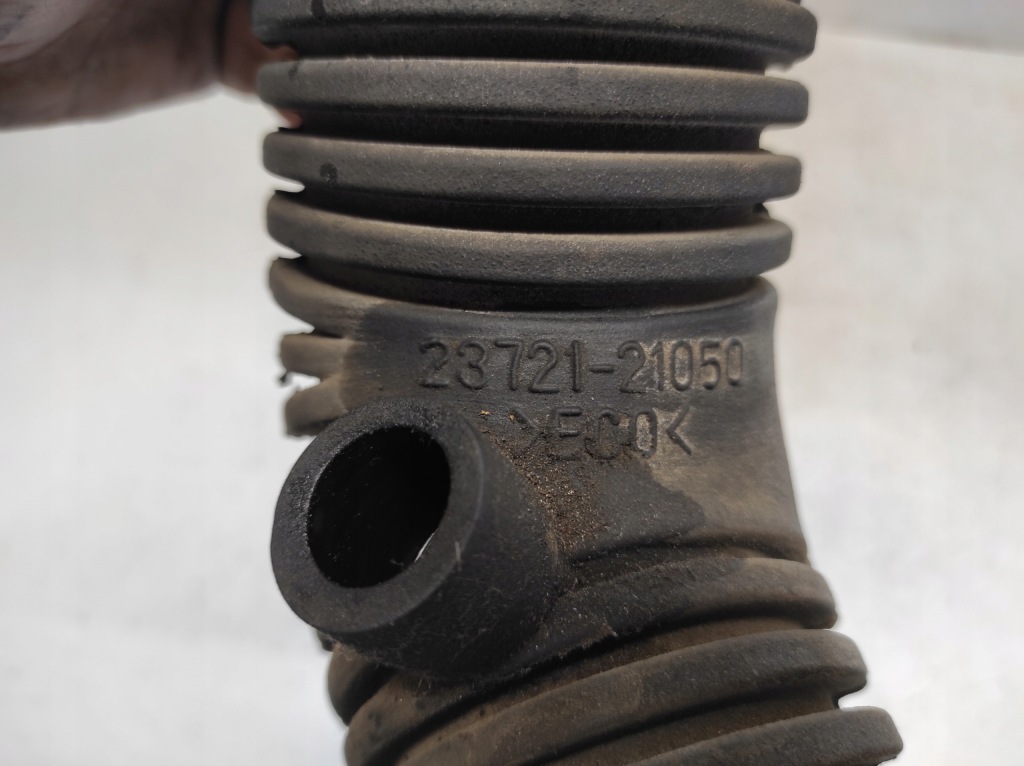 Ssangyong rodius 04- 2.7xdi труба впускний 23721-21050 Оригінал