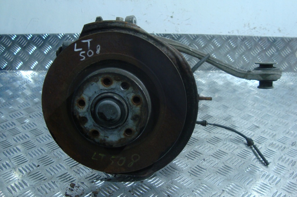 фото №1, Ступица рычаг левый задняя подвеска peugeot 5008 09-17