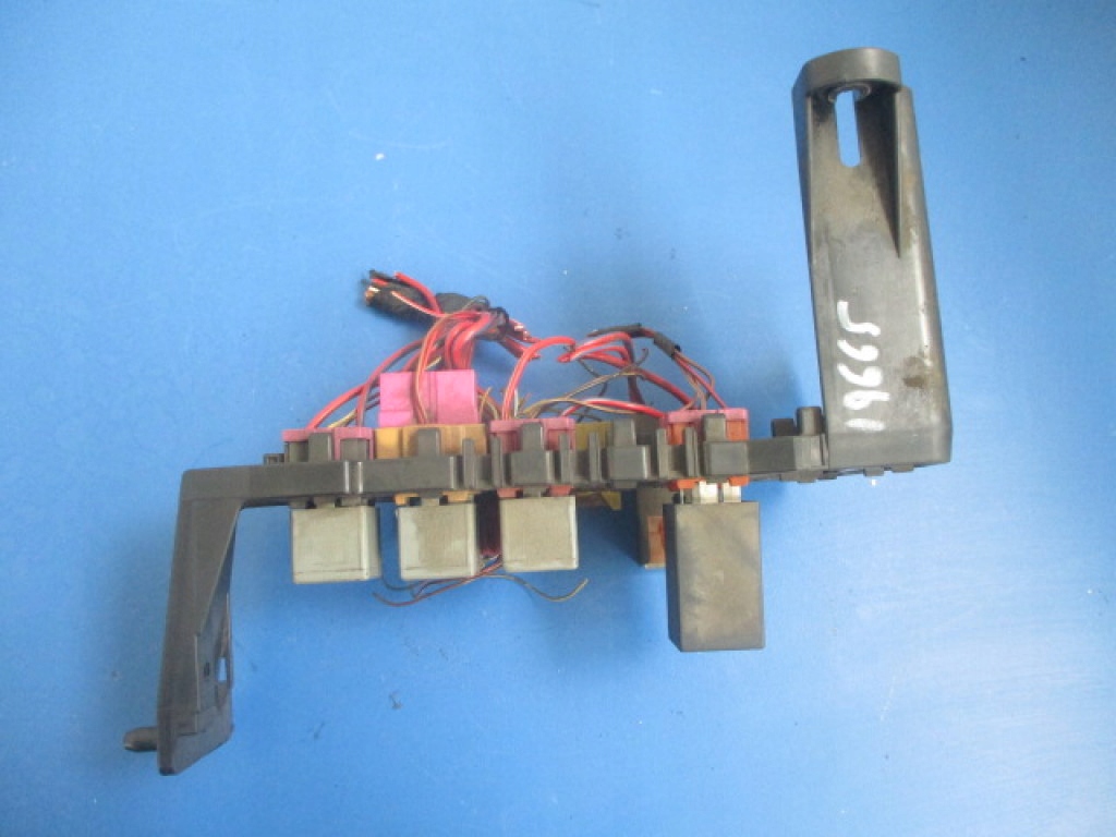Audi a4 коробка предохранителей 8d1941824 8d0937503e 8l0941822a 8d1937545 с Разборки