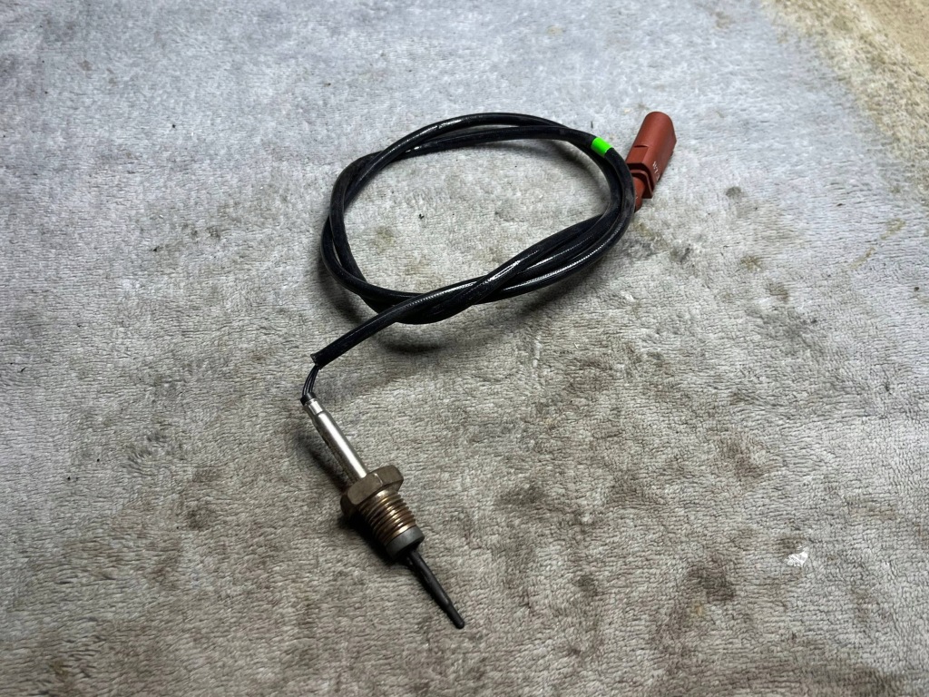 фото №1, Датчик температуры выхлопных газов vw golf vii 04l906088ab !j