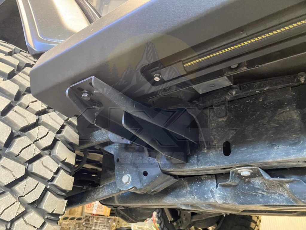 Пороги стальной с подсветкой установленный к рамы jeep wrangler jl Недорого