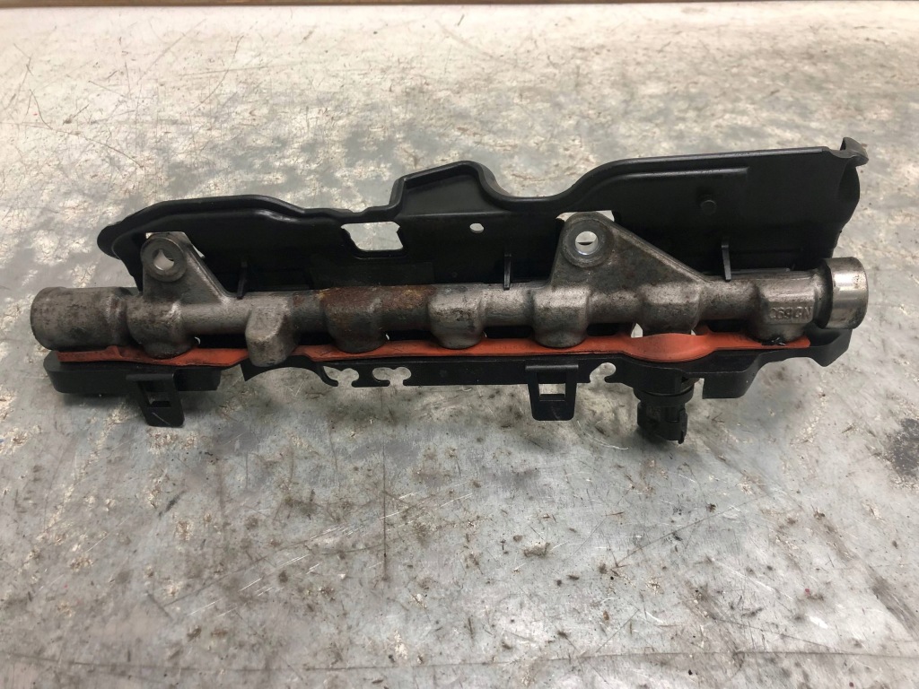 фото №1, Молдинг впрыскная 1.9 dci f9q870 renault scenic iii 175212059r