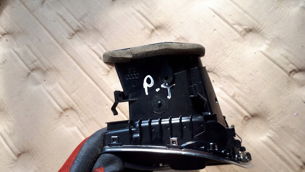 фото №5, S4 b8 a4 решётка обдув правая 8t1820902c europa