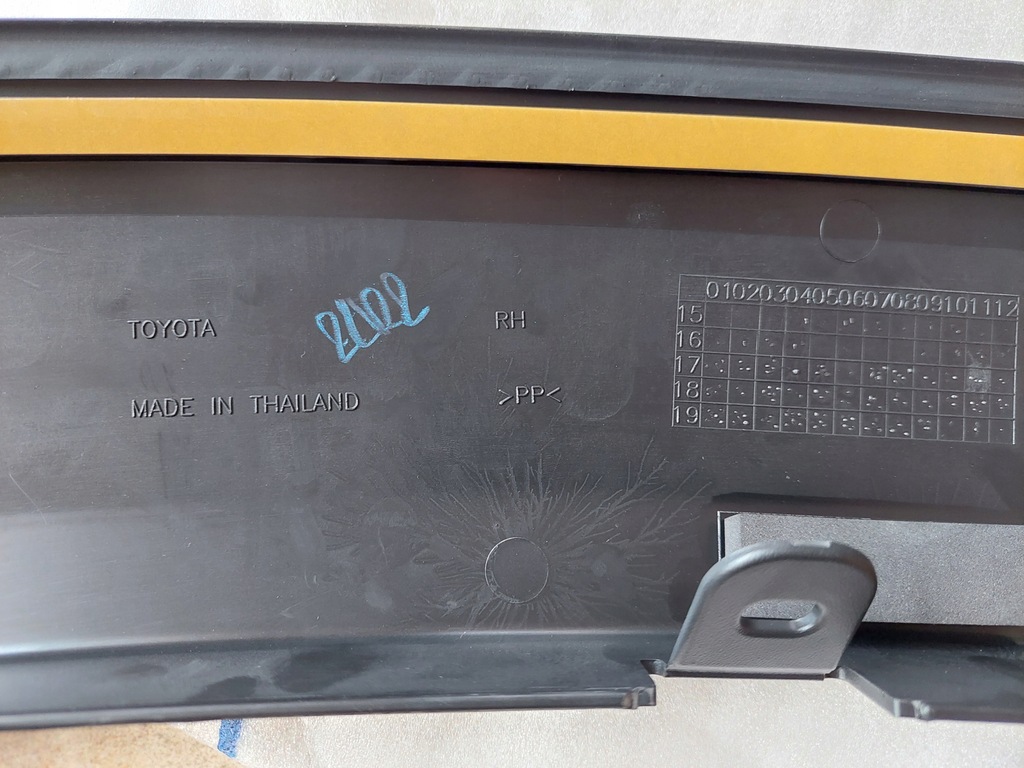 фото №8, Молдинг правый перед - toyota hilux viii - 2016