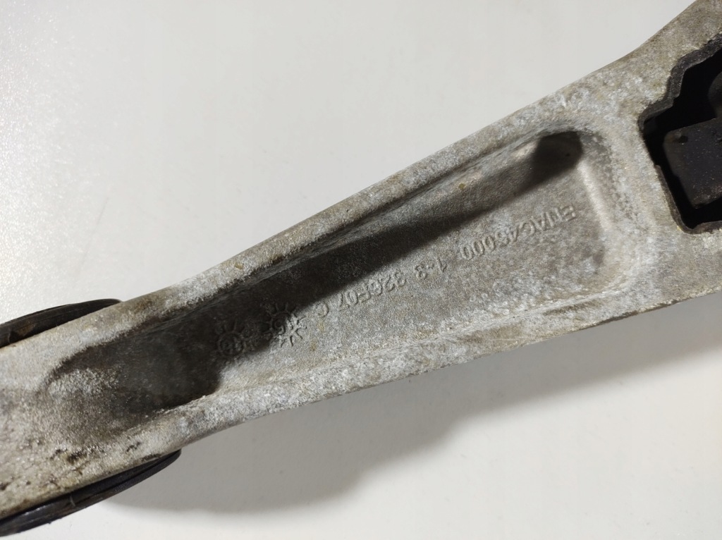 фото №6, Volvo v40 2.0 d2 12- кронштейн подушка двигуна