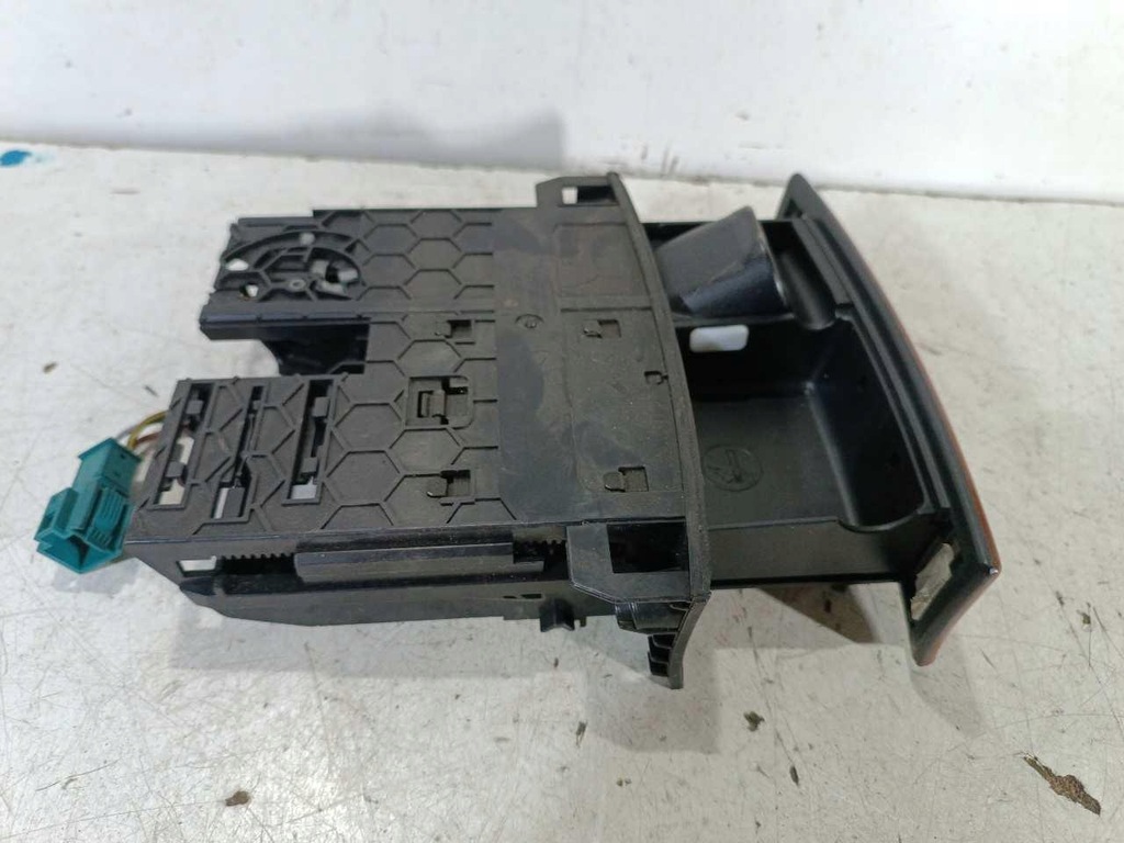 фото №6, Пепельница mercedes w164 a1648100030