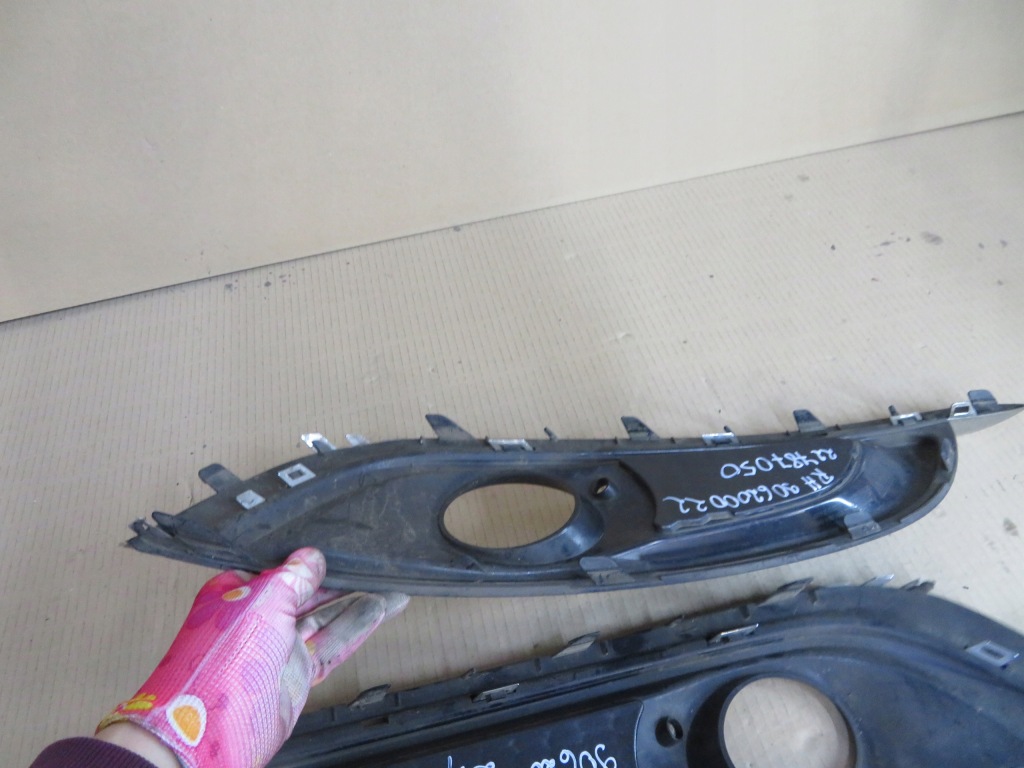 Ґрати бампера передній правий l+p opel insignia a рестайлінг  22787049 в Україні