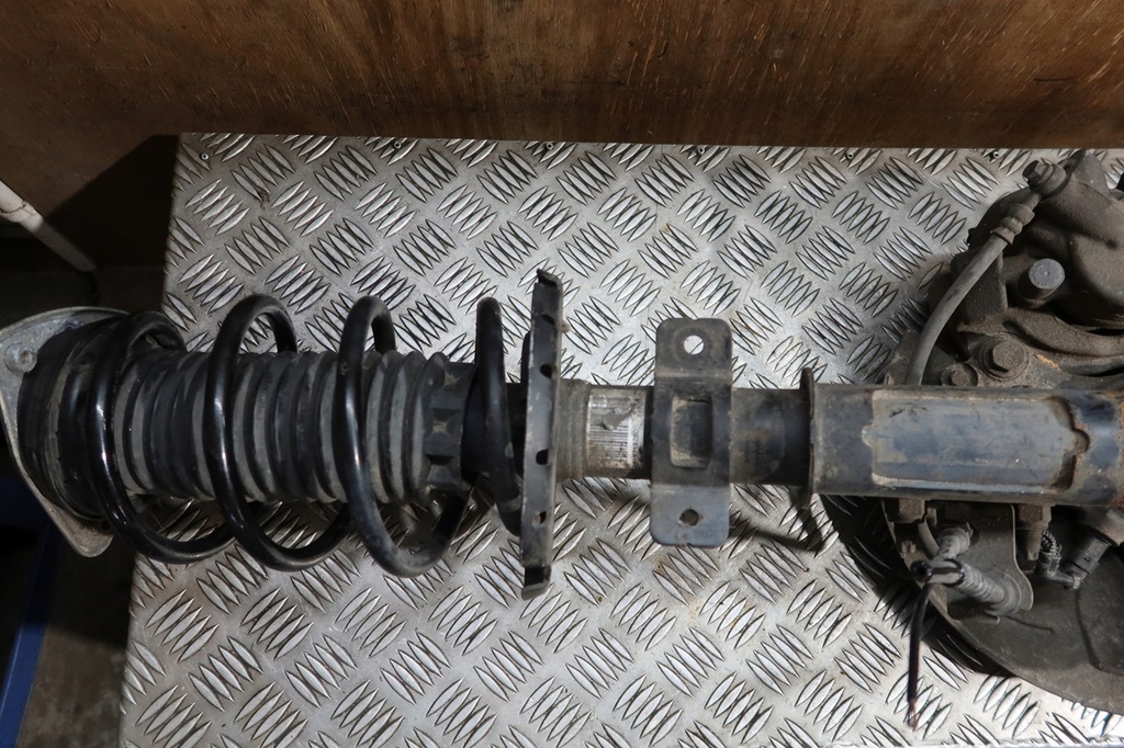 фото №8, Поворотний кулак лівий перед peugeot 3008 ii 2.0 hdi