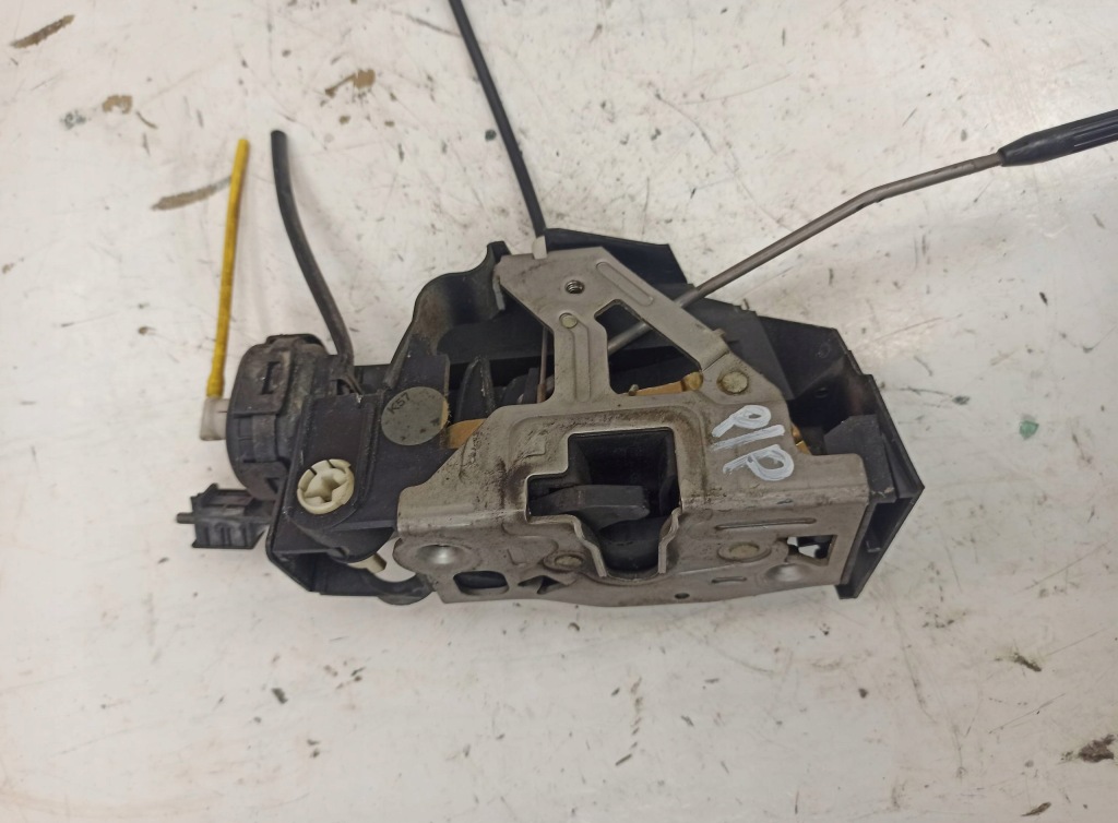 Купити Замок правий перед двері mercedes-benz a 140