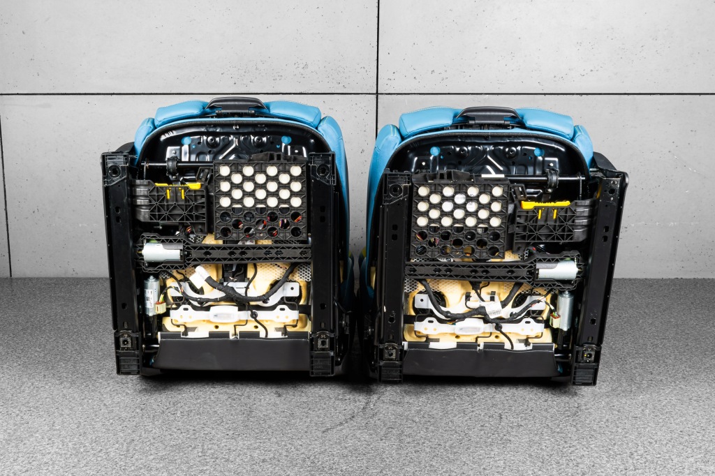 фото №13, Bmw m4 g83 сидіння салон заднє сидіння середина yas-marina m-power sport