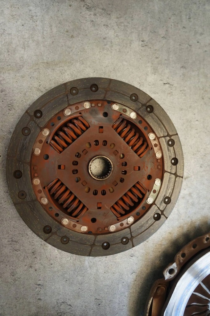 Сцепление диск прижим колесо маховик комплект  ford focus mk1 1.8 tddi 323049910 Недорого